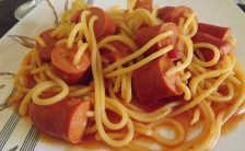 Macarrão Espetado na Salsicha