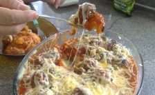 Almôndegas Gratinadas com Purê de Batatas
