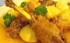 Frango Caipira com Mandioca