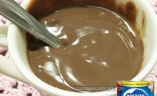 Chocolate Quente com Creme de Leite