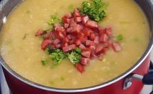 Caldo de Aipim com Calabresa e Bacon