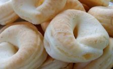 Biscoito de Queijo com Margarina