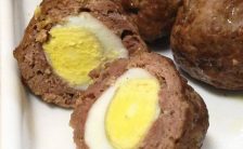 Bolinho de Carne Moída com Ovo