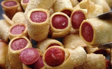Enroladinho de Salsicha com Massa de Pastel