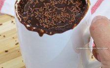 Bolo de Caneca de Chocolate de Micro-Ondas