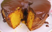 Bolo de Cenoura com Calda de Chocolate