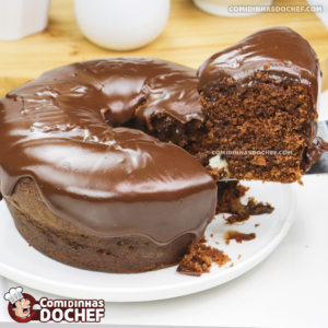 Bolo de Chocolate com Cobertura de Chocolate