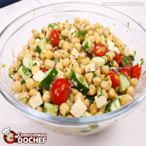 Salada de Grão de Bico com Queijo Ricota