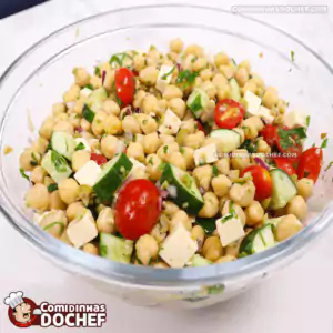 Salada de Grão de Bico com Queijo Ricota